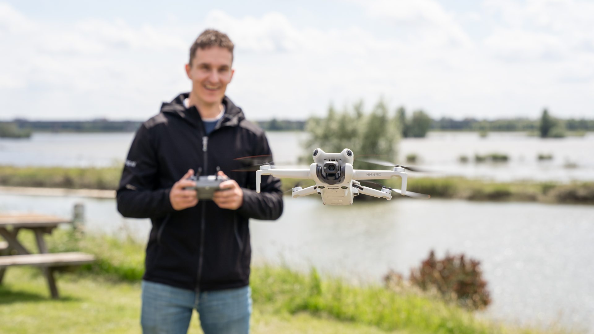 jordy vliegt met de drone