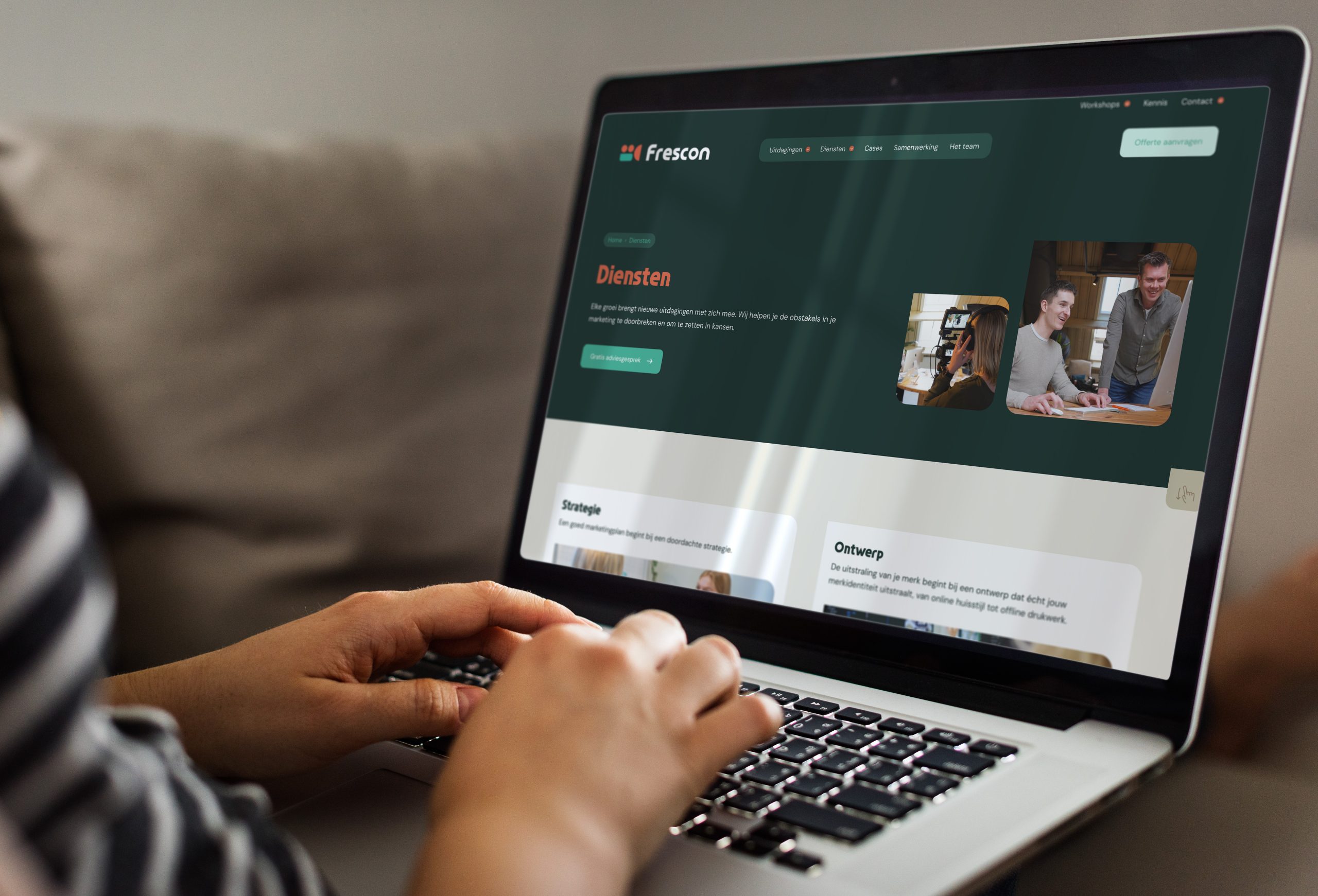 Laptop mockup met afbeelding website Frescon